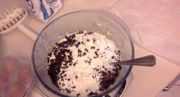 preparazione cookies con cioccolato step 2