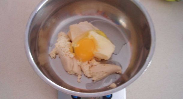 Preparazione dei biscotti con lievito madre: step 1