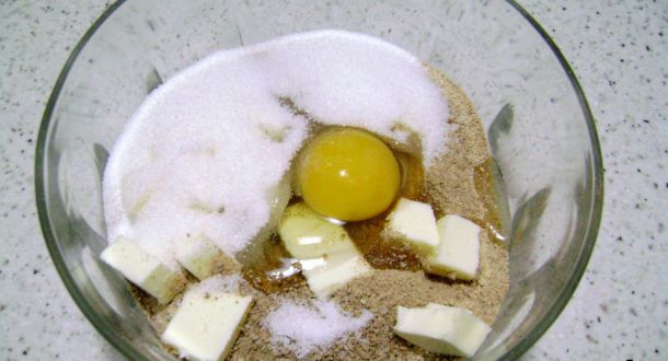 Preparazione dei biscotti ai cornflakes integrali: step 1