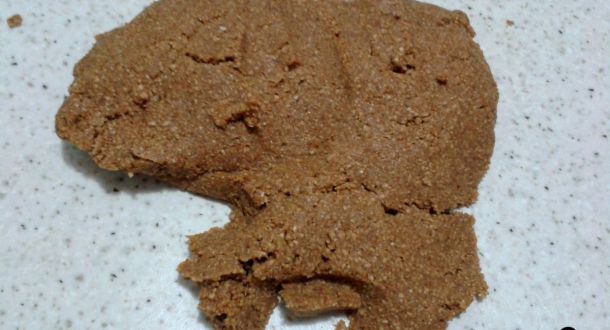 Preparazione dei biscotti ai cornflakes integrali: step 3
