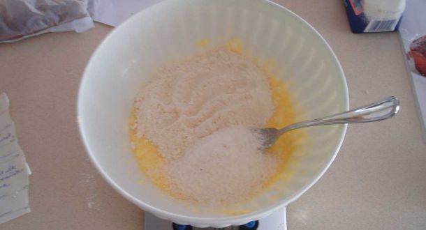 Preparazione dei biscotti con palline di cereali step 2