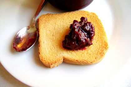 marmellata di prugne a colazione