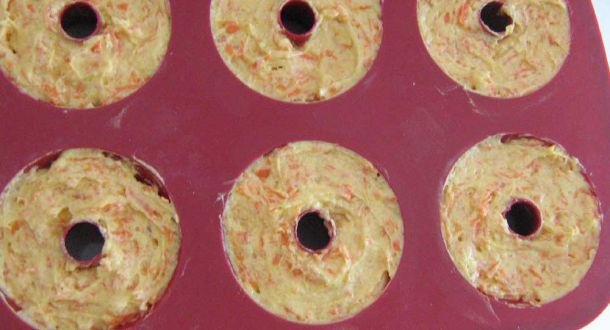 ciambelline alle carote su stampo da forno