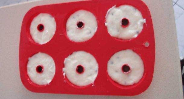 ciambelline agli albumi pronte per essere cotte