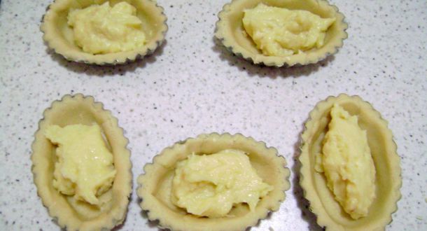 riempiamo i pasticciotti di crema