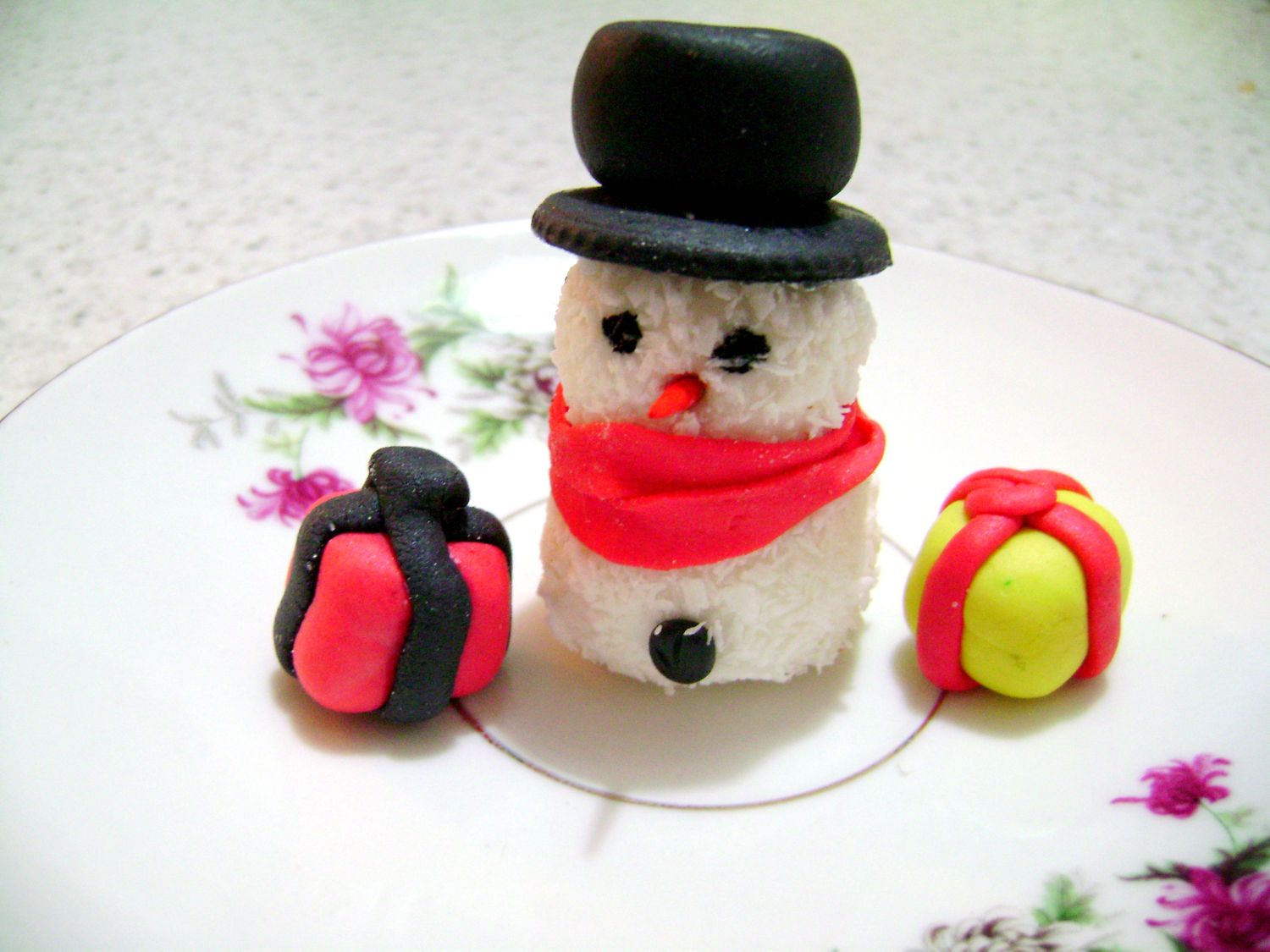 pupazzo_di_neve_in_pasta_di_zucchero.jpg