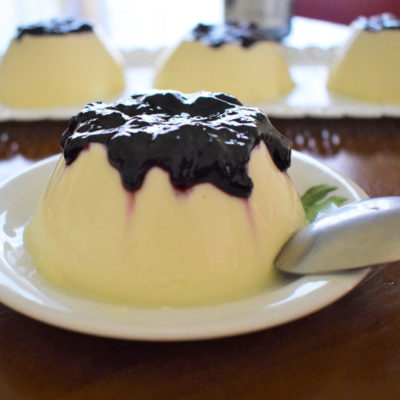 ricetta della panna cotta al cioccolato bianco e frutti di bosco